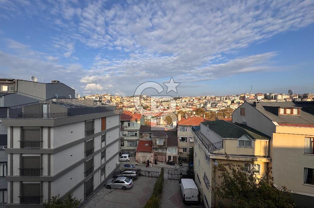 Tarihin Kalbinde Üsküdar Merkezde 16 Yaşında 100 m2 2+1 Satılık Daire