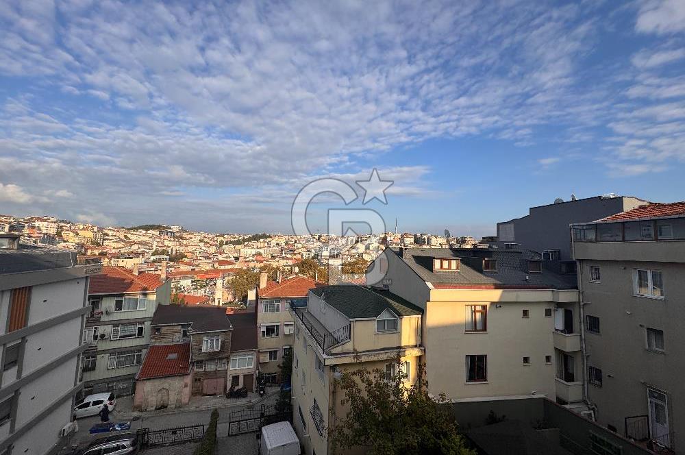 Tarihin Kalbinde Üsküdar Merkezde 16 Yaşında 100 m2 2+1 Satılık Daire