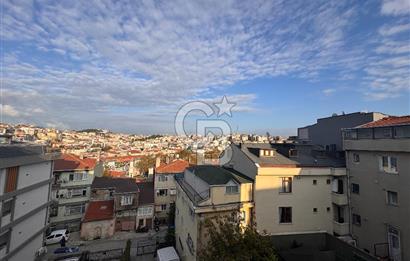 Tarihin Kalbinde Üsküdar Merkezde 16 Yaşında 100 m2 2+1 Satılık Daire