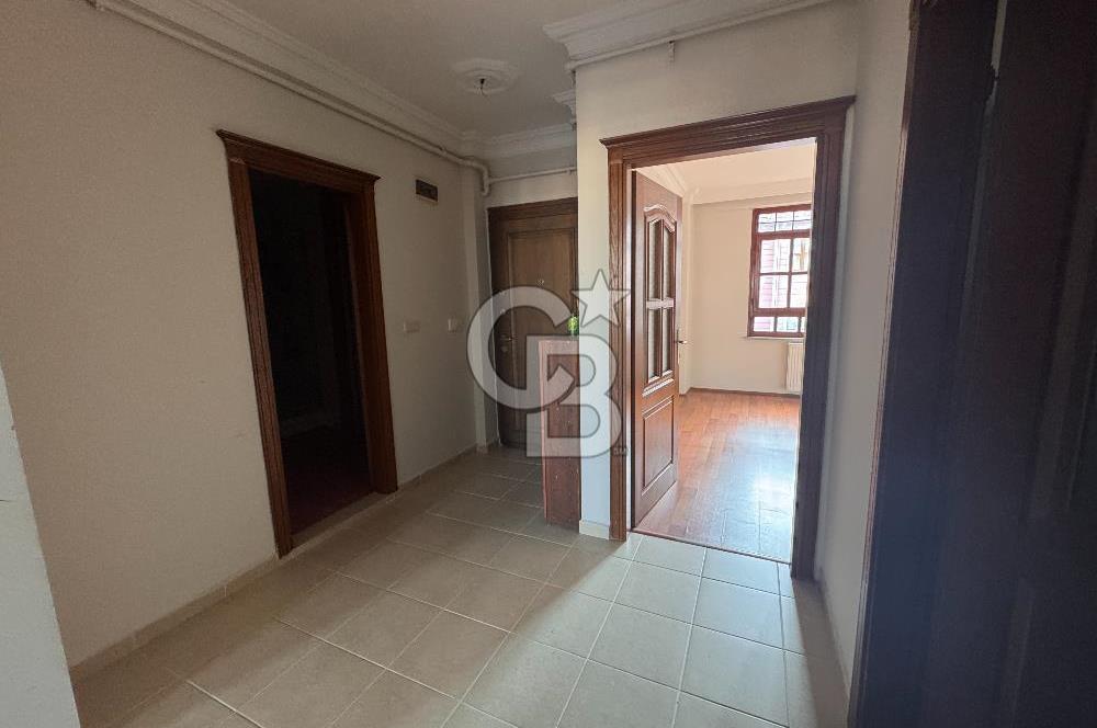 Tarihin Kalbinde Üsküdar Merkezde 16 Yaşında 100 m2 2+1 Satılık Daire