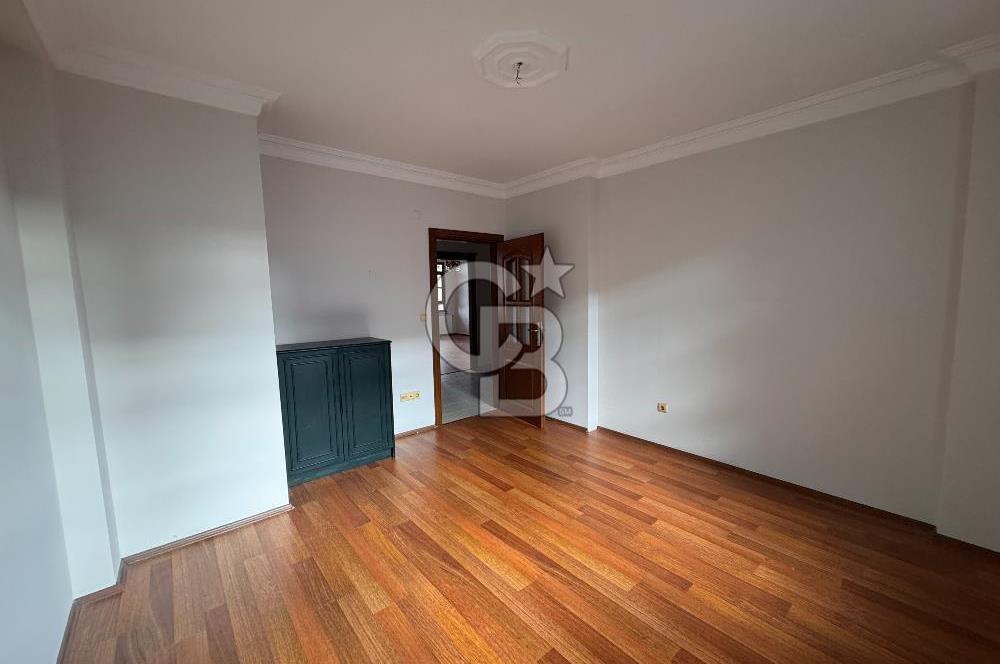 Tarihin Kalbinde Üsküdar Merkezde 16 Yaşında 100 m2 2+1 Satılık Daire