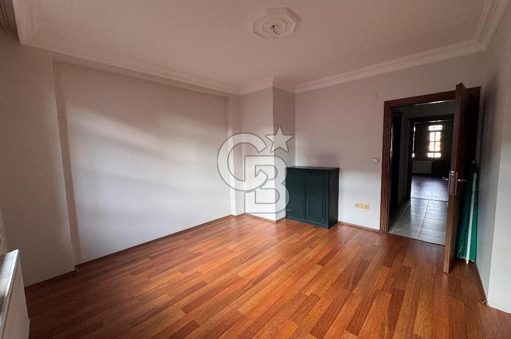 Tarihin Kalbinde Üsküdar Merkezde 16 Yaşında 100 m2 2+1 Satılık Daire