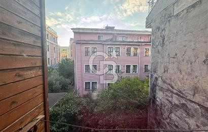 Tarihin Kalbinde Üsküdar Merkezde 16 Yaşında 100 m2 2+1 Satılık Daire