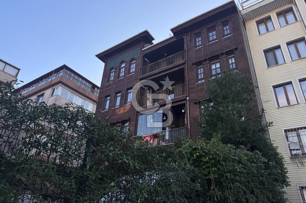 Tarihin Kalbinde Üsküdar Merkezde 16 Yaşında 100 m2 2+1 Satılık Daire