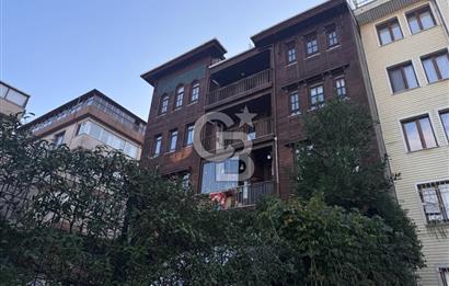 Tarihin Kalbinde Üsküdar Merkezde 16 Yaşında 100 m2 2+1 Satılık Daire
