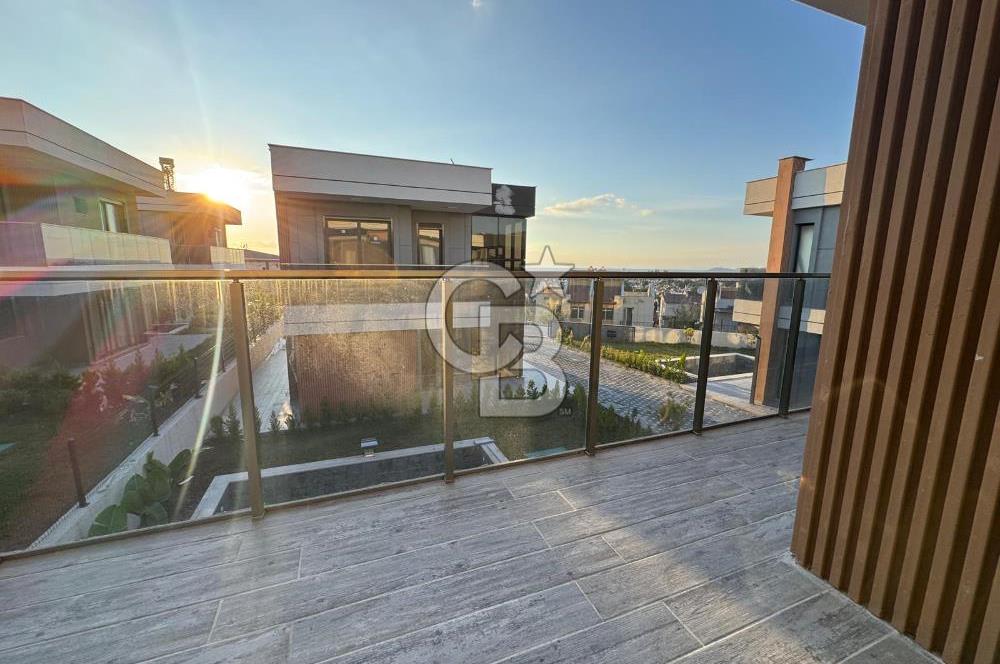Kuşadası Zeta View Sitesi Özel Havuzlu Eşyalı 4+1 Satılık Villa