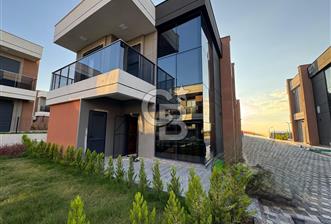 Kuşadası Zeta View Sitesi Özel Havuzlu Eşyalı 4+1 Satılık Villa