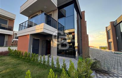 Kuşadası Zeta View Sitesi Özel Havuzlu Eşyalı 4+1 Satılık Villa