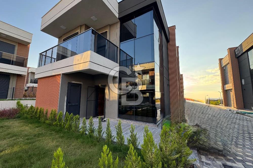 Kuşadası Zeta View Sitesi Özel Havuzlu Eşyalı 4+1 Satılık Villa