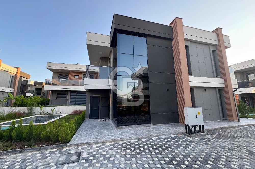 Kuşadası Zeta View Sitesi Özel Havuzlu Eşyalı 4+1 Satılık Villa