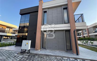 Kuşadası Zeta View Sitesi Özel Havuzlu Eşyalı 4+1 Satılık Villa