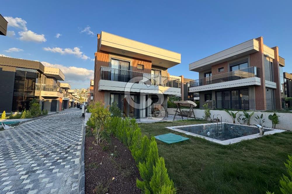 Kuşadası Zeta View Sitesi Özel Havuzlu Eşyalı 4+1 Satılık Villa