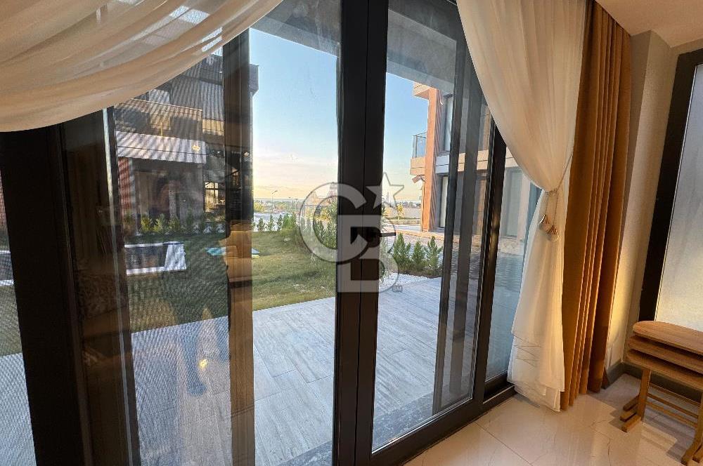 Kuşadası Zeta View Sitesi Özel Havuzlu Eşyalı 4+1 Satılık Villa