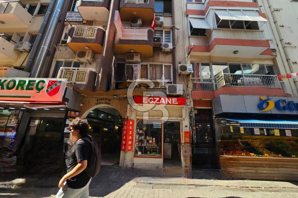 KARŞIYAKA VAPUR İSKELESİ KARŞISINDA, ÇARŞI GİRİŞİNDE KİRALIK 33 M² İŞ YERİ – DEVİR HAKKIYLA