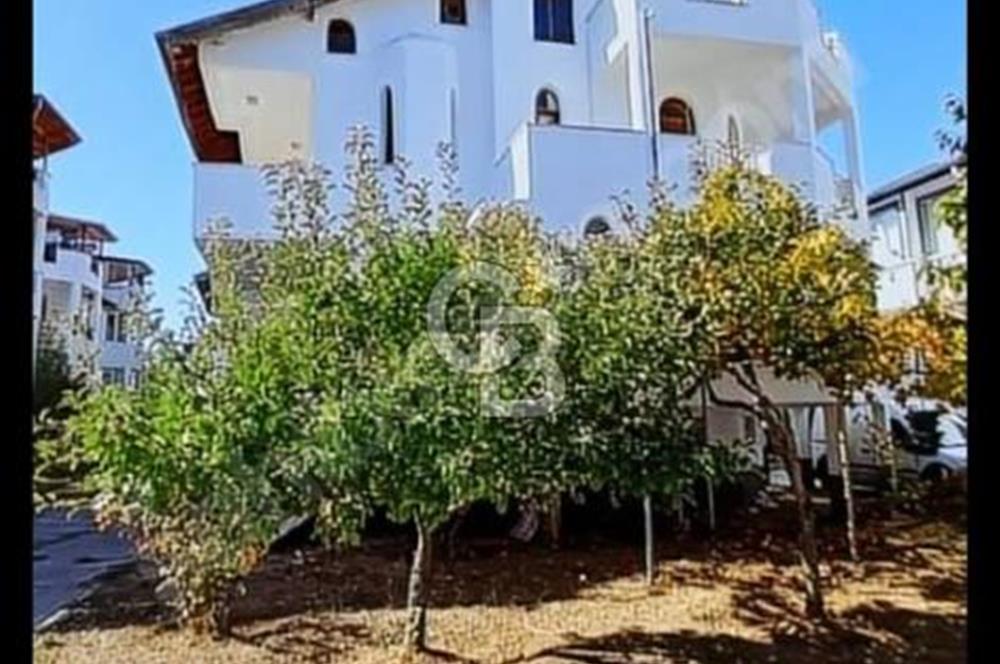 BEYŞEHİR BEYAZGÜL SİTESİN'DE 3+1 TRİPLEKS SATILIK VİLLA