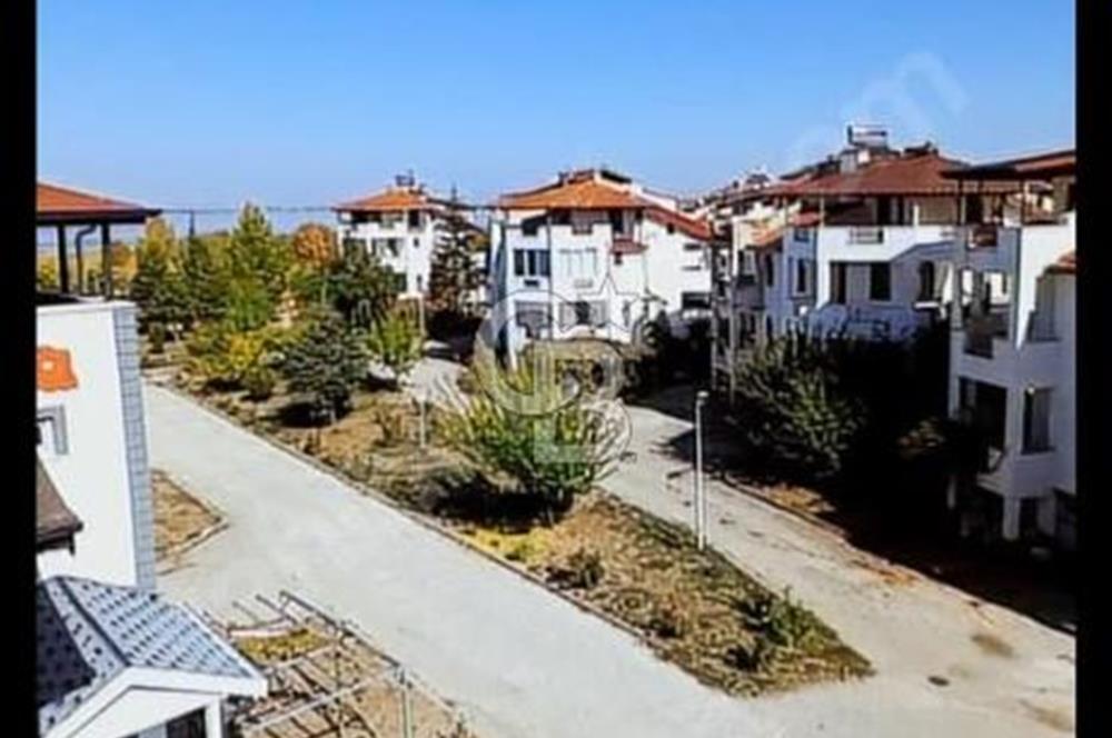 BEYŞEHİR BEYAZGÜL SİTESİN'DE 3+1 TRİPLEKS SATILIK VİLLA