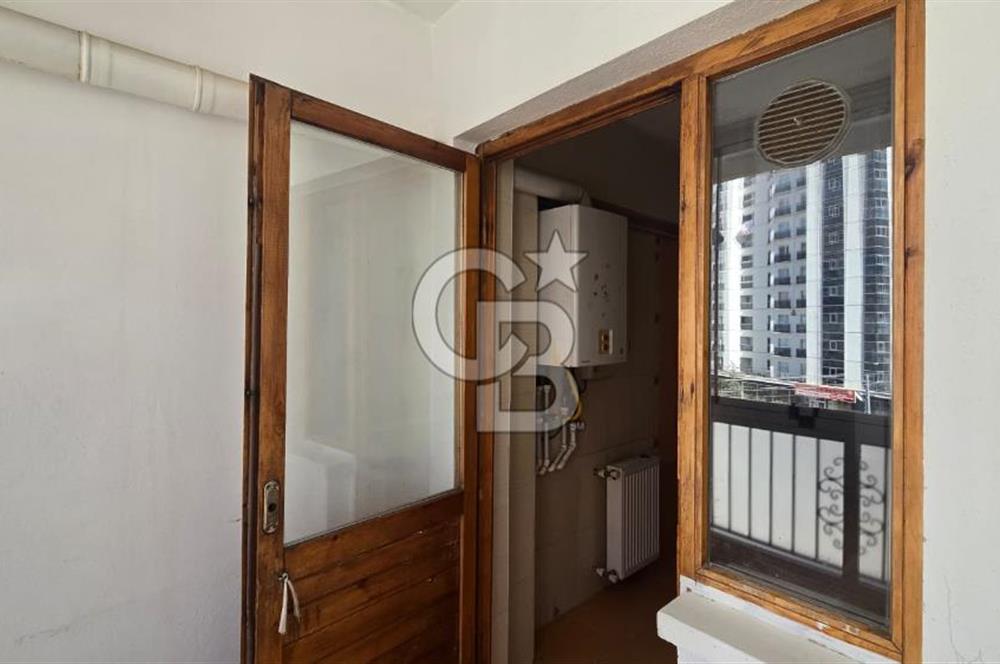 Yenimahalle Kayalar Erol Kaya Caddesi Köşe Konumda 3+1 Daire Boş