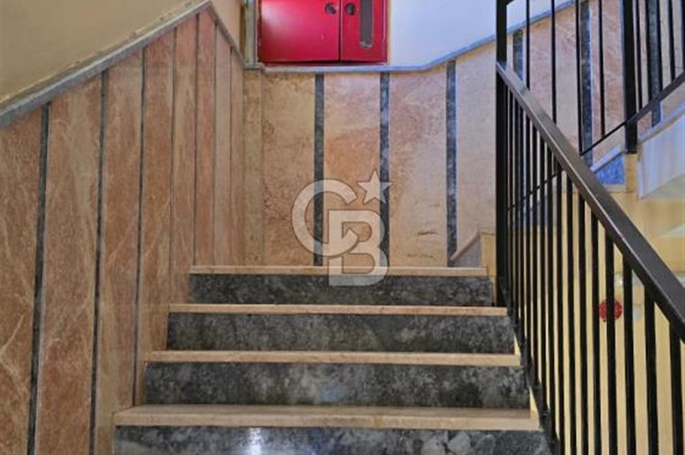 Yenimahalle Kayalar Erol Kaya Caddesi Köşe Konumda 3+1 Daire Boş