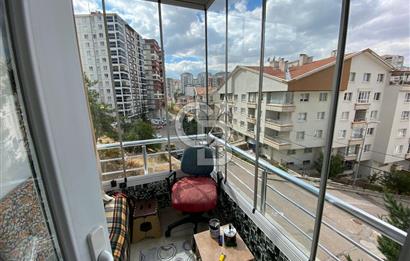 ŞEHİTLER CD YAKINI 1.KAT KONUMUNDA ARA KAT ÇİFT BALKONLU 3+1