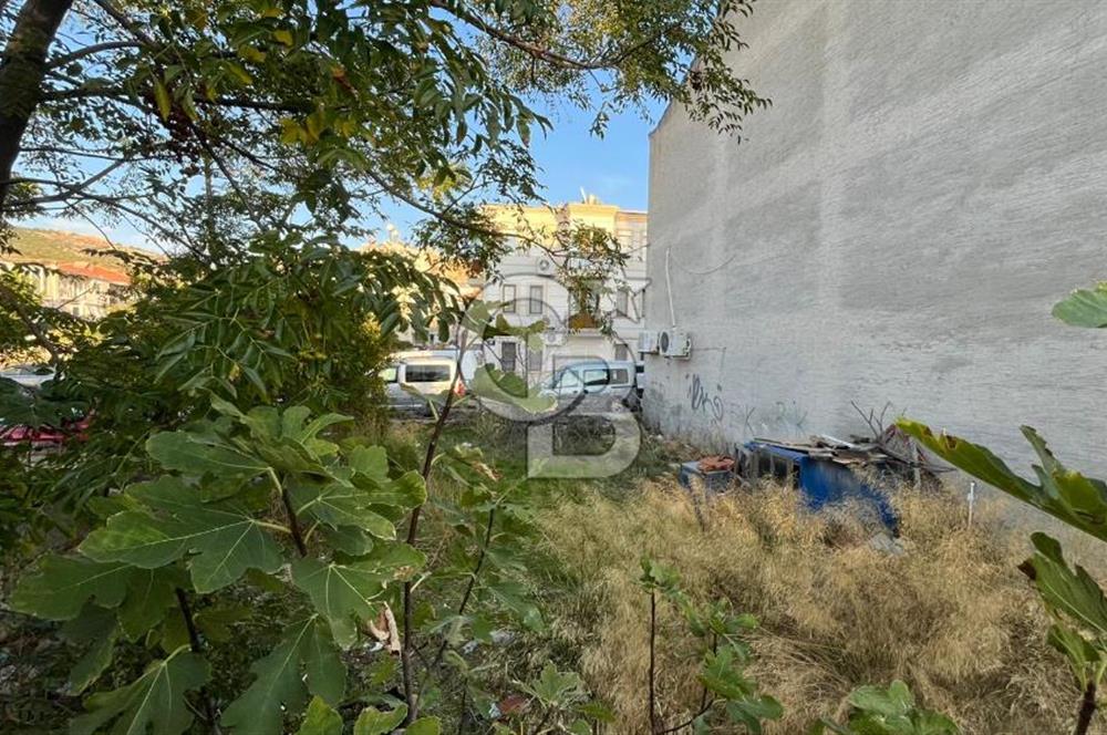 FOÇA FEVZİPAŞA MAHALLESİNDE 136M2 SATILIK ARSA