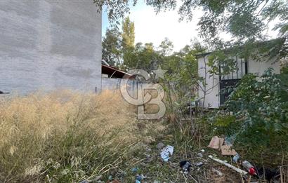 FOÇA FEVZİPAŞA MAHALLESİNDE 136M2 SATILIK ARSA