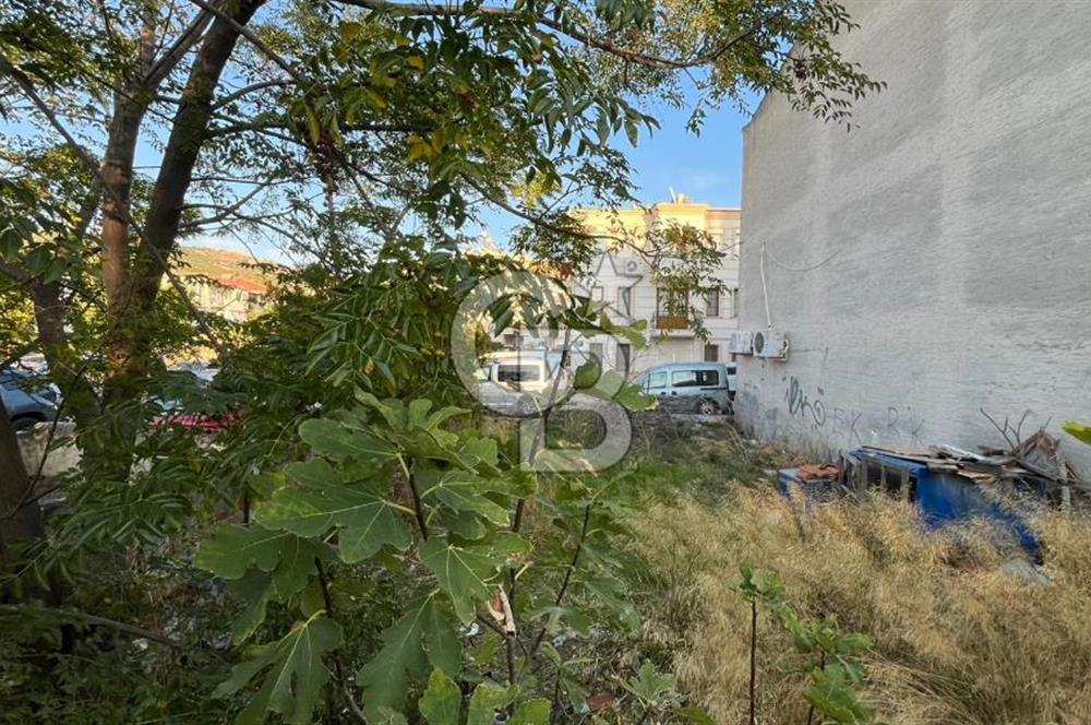 FOÇA FEVZİPAŞA MAHALLESİNDE 136M2 SATILIK ARSA