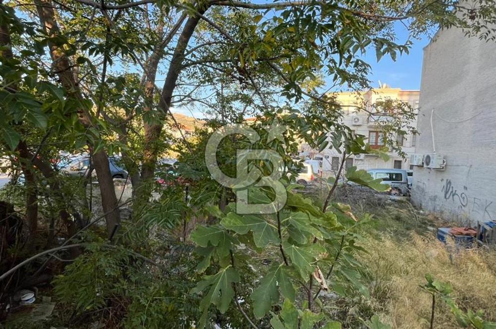 FOÇA FEVZİPAŞA MAHALLESİNDE 136M2 SATILIK ARSA