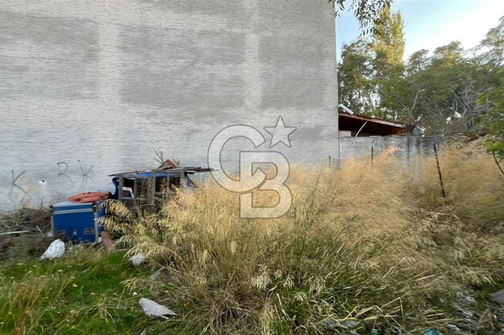 FOÇA FEVZİPAŞA MAHALLESİNDE 136M2 SATILIK ARSA