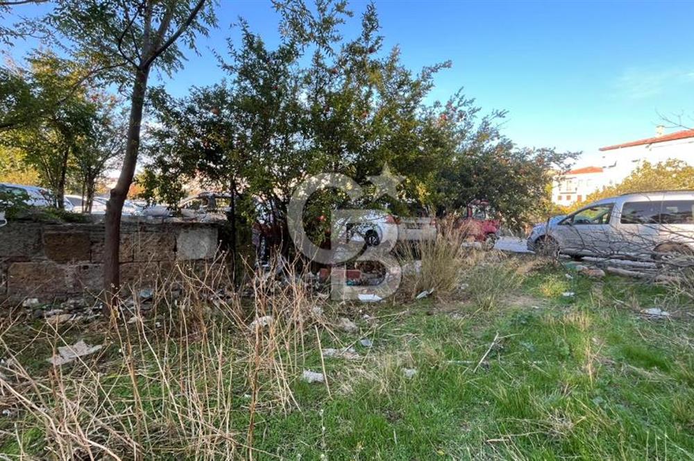FOÇA FEVZİPAŞA MAHALLESİNDE 136M2 SATILIK ARSA