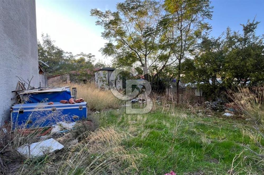 FOÇA FEVZİPAŞA MAHALLESİNDE 136M2 SATILIK ARSA