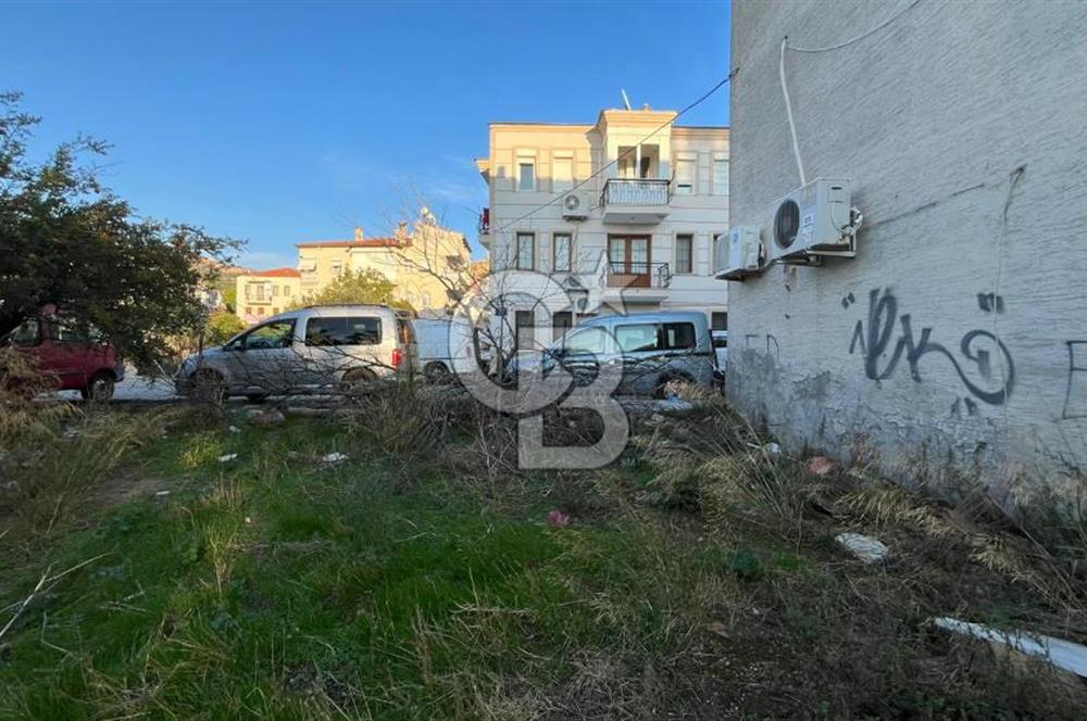FOÇA FEVZİPAŞA MAHALLESİNDE 136M2 SATILIK ARSA