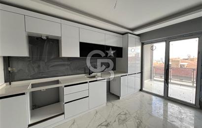 MÜRSEL ULUÇ'ta 3+1 OTURUMA HAZIR CEPHEDEN 3. KAT SIFIR DAİRE