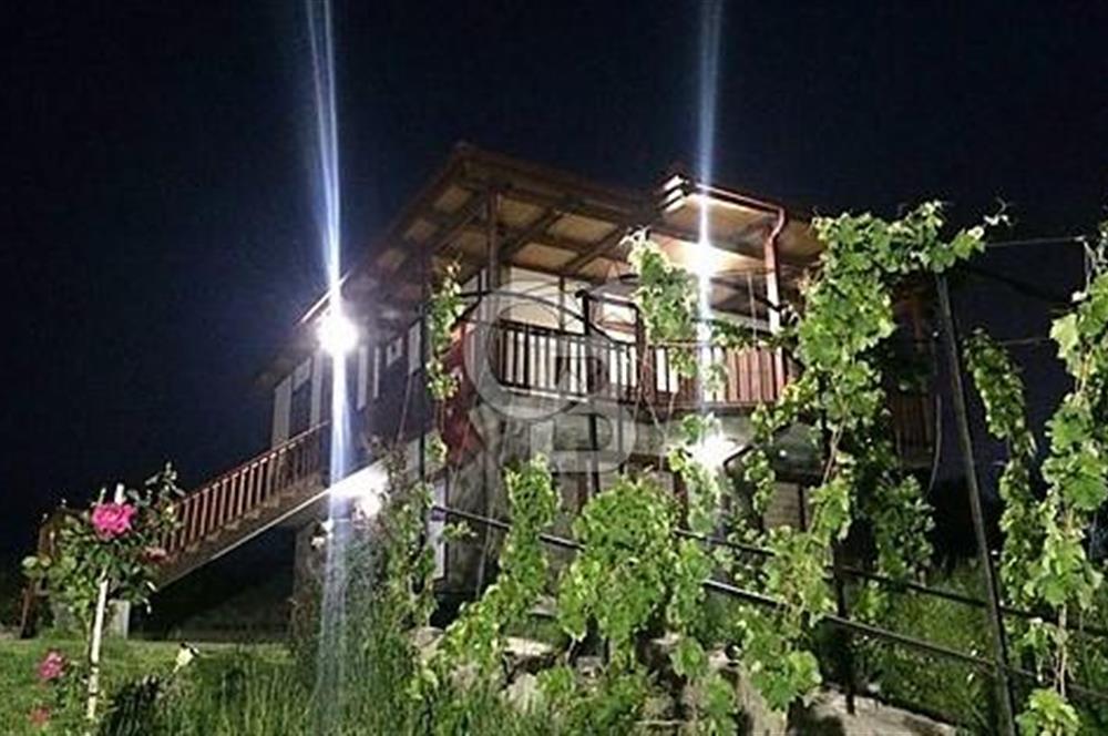 GEDİKLİDE ALT-ÜST AYRI GİRİŞLİ 2 KATLI OTANTİK KÖY KONAĞI