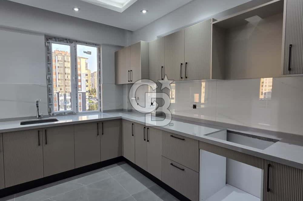 MEVLANA'DA MÜKEMMEL KONUMDA 3+1 YAPILI SATILIK DAİRE