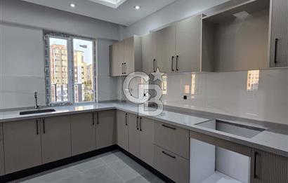 MEVLANA'DA MÜKEMMEL KONUMDA 3+1 YAPILI SATILIK DAİRE