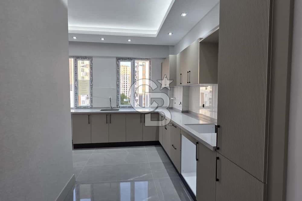 MEVLANA'DA MÜKEMMEL KONUMDA 3+1 YAPILI SATILIK DAİRE