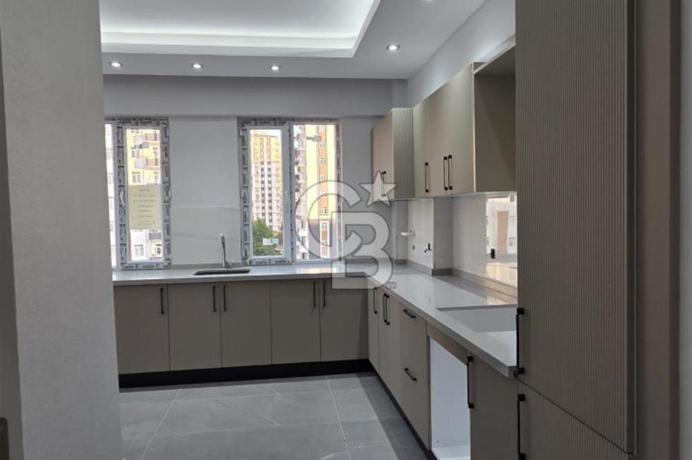 MEVLANA'DA MÜKEMMEL KONUMDA 3+1 YAPILI SATILIK DAİRE