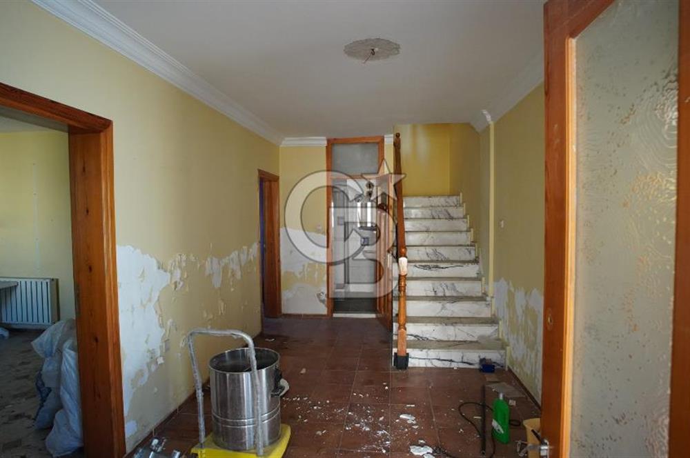 Güzelbahçe’de kiralık tripleks villa