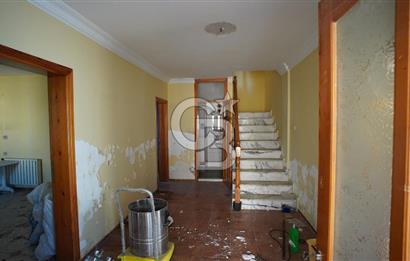 Güzelbahçe’de kiralık tripleks villa