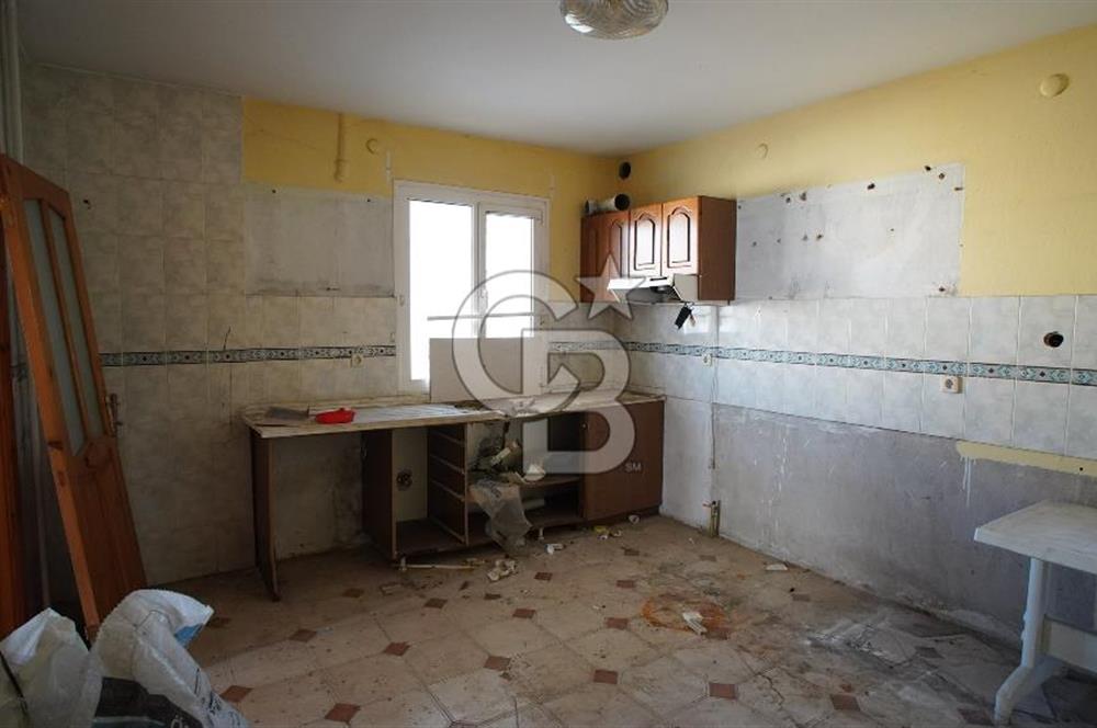 Güzelbahçe’de kiralık tripleks villa