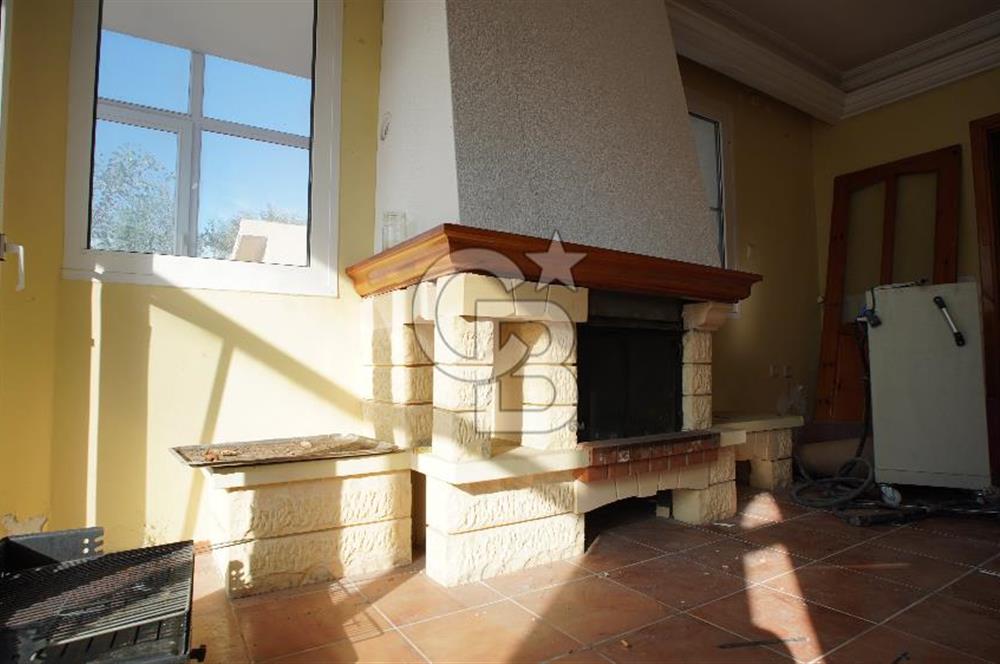 Güzelbahçe’de kiralık tripleks villa