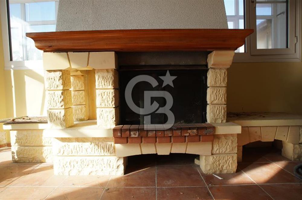 Güzelbahçe’de kiralık tripleks villa