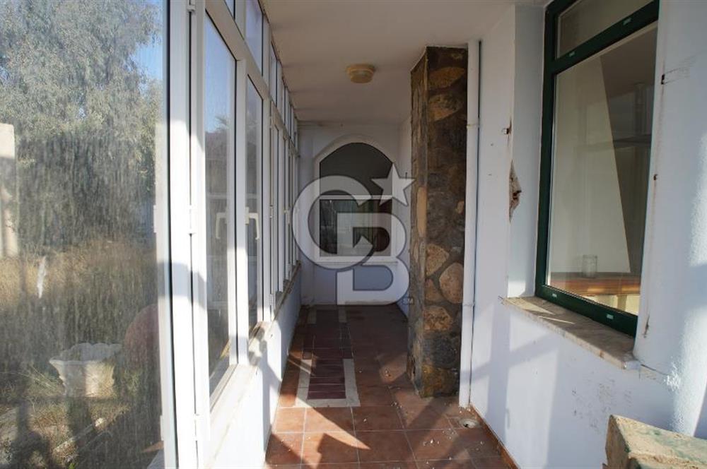 Güzelbahçe’de kiralık tripleks villa