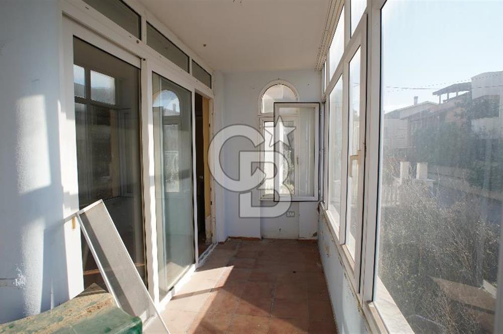 Güzelbahçe’de kiralık tripleks villa