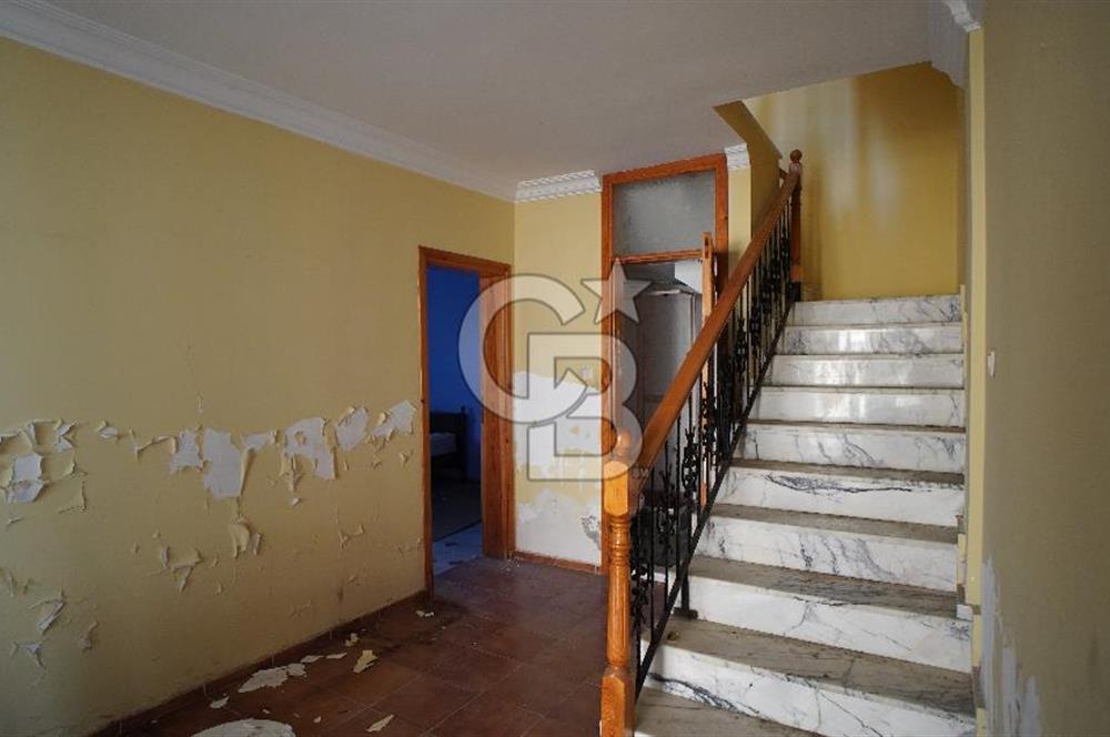 Güzelbahçe’de kiralık tripleks villa