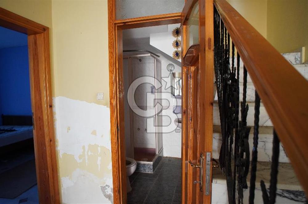 Güzelbahçe’de kiralık tripleks villa
