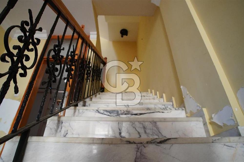 Güzelbahçe’de kiralık tripleks villa