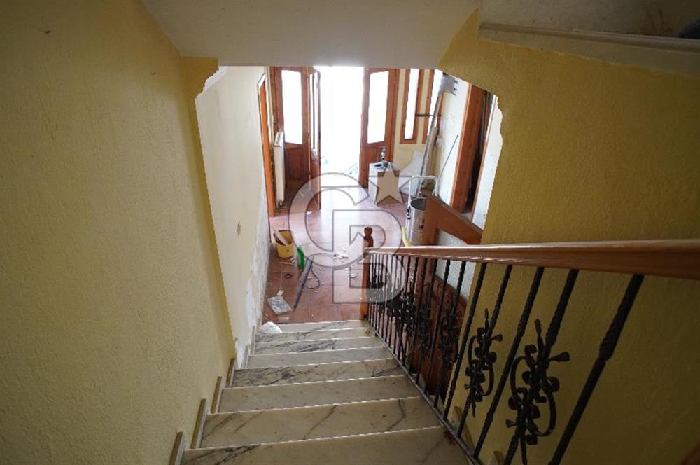 Güzelbahçe’de kiralık tripleks villa