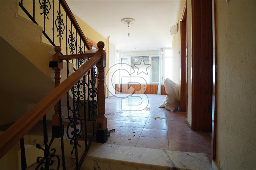 Güzelbahçe’de kiralık tripleks villa