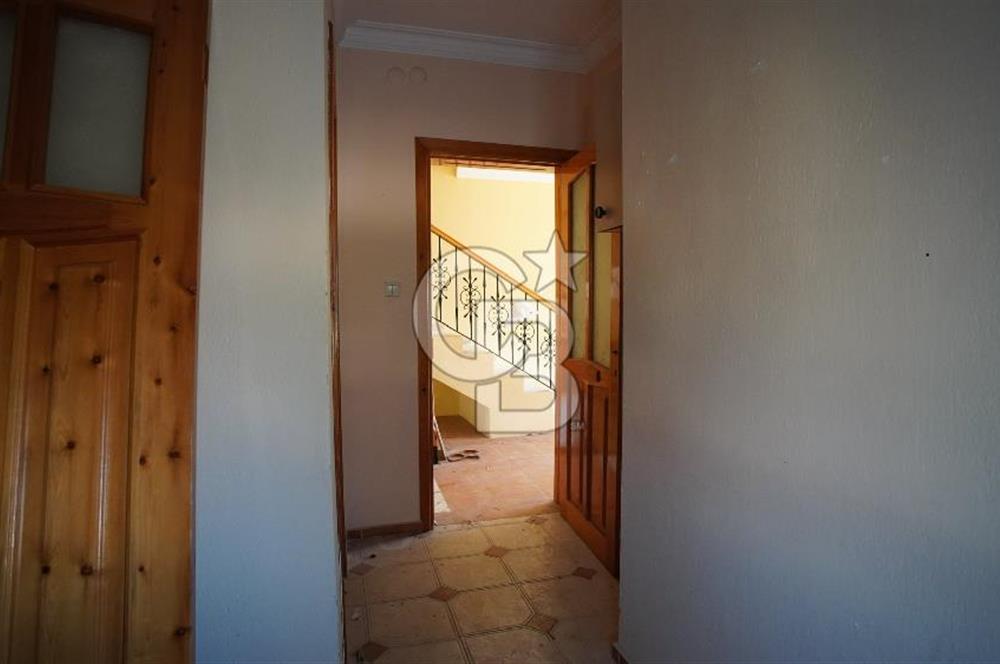 Güzelbahçe’de kiralık tripleks villa